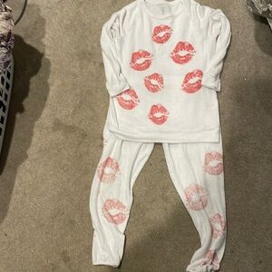 Adorable Lauren Moshi kiss 💋 sweatshirt and sweatpants
